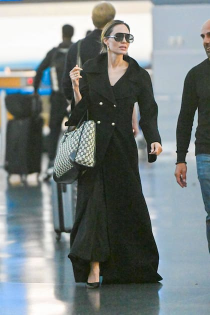 Angelina Jolie levantó suspiros en su llegada al aeropuerto JFK de la ciudad de Nueva York