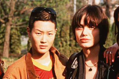 Angelina Jolie y Jenny Shimizu en Foxfire