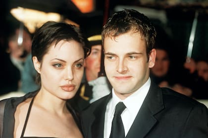 Angelina Jolie y Jonny Lee Miller se casaron en 1996 y se divorciaron en 1999