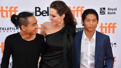 Angelina, orgullosa de Maddox y Pax, quienes fueron parte de la producción de su nuevo film