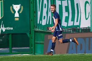 Angelo Martino festeja el gol con el que Talleres le ganó a Banfield 1-0 en el Sur
