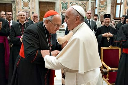 Angelo Scola junto al papa Francisco