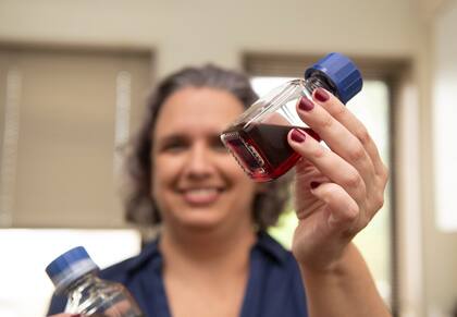 Angelomé habla de las reacciones químicas de las nanopartículas de oro