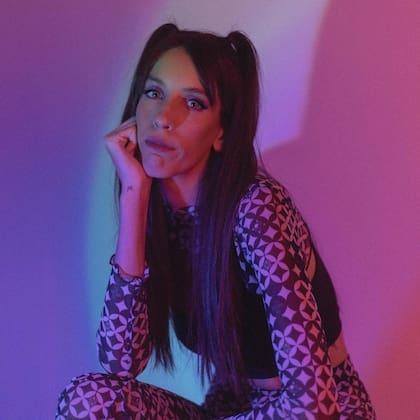 Angie Cadenas tiene 31 años y es influencer y cantante (Foto: Instagram/@angiecadenas)