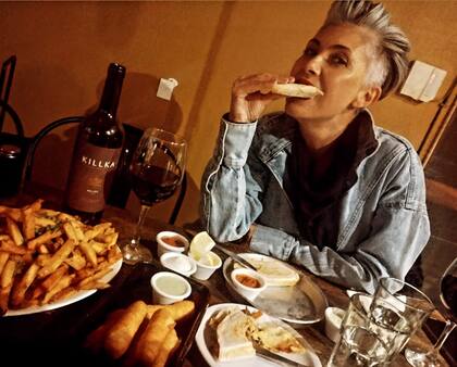 Angie comenzaba a sentir que su vida productiva y de realización personal no terminaba con la crianza de sus hijos y que nunca era demasiado tarde para volver a empezar y poder cumplir su gran sueño.