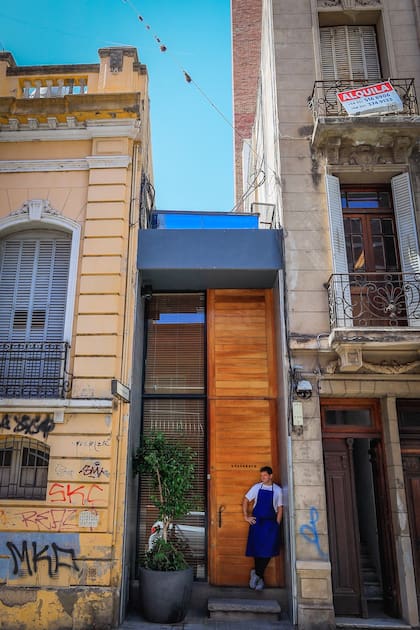 Angosto, en el restaurante de Javier Rodríguez conviven cocina, sala y comensales en apenas 80 metros cuadrados