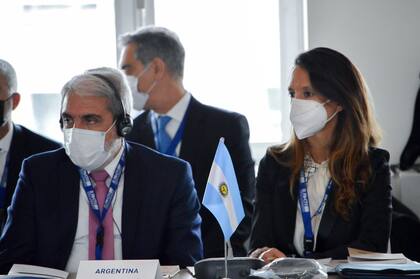 Aníbal Fernández, en Bruselas; seguirá su viaje en La Haya