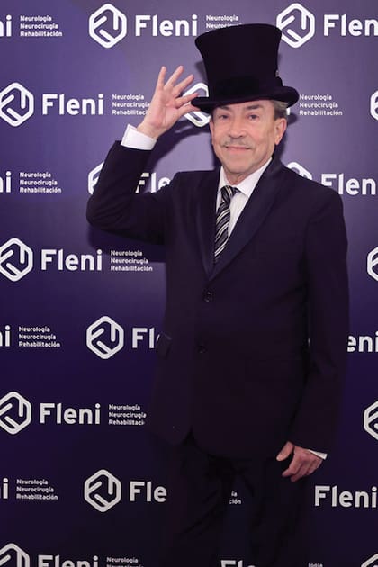 Aníbal Pachano, impecable con traje y su infaltable galera.