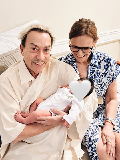 Anibal Pachano junto a su nieto Vito y su ex, Ana Sans