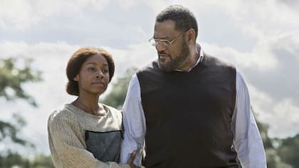 Anika Noni Rose y Laurence Fishburne son la hija de Kunta Kintie y Alex Haley, el autor de Raices