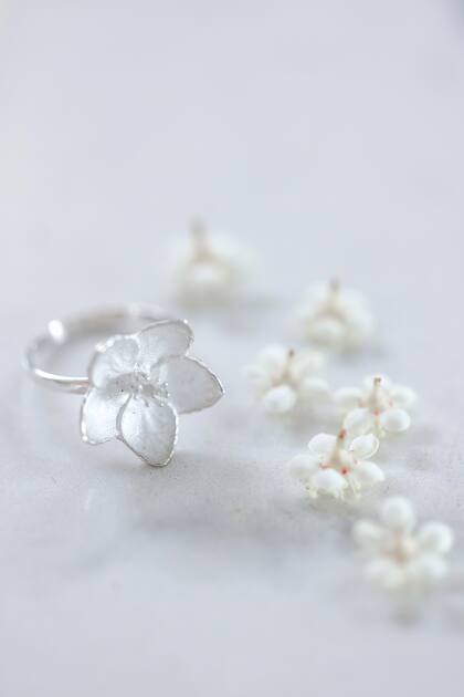 Anillo 'Cherry Blossom' de Septiembre.