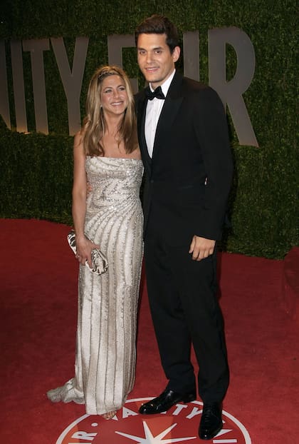 Aniston y John Mayer en 2009, durante una fiesta post Oscar