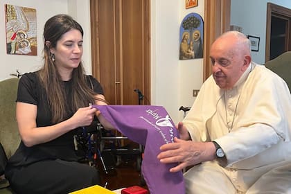 Anita Fernández, hija y nieta de desaparecidos, en su reunión con el papa Francisco