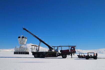 ANITA, la Antena Transitoria Impulsiva Antártica, utilizó globos que recorren la región antártica para registrar pulsos de radio producidos por la interacción de los rayos cósmicos con la atmósfera (Foto: Gentileza Stephanie Wissel, Pennsylvania State University)