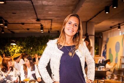 Anita Olmedo posó con su look relajado y se sumó a la #RevoluciónMaker.