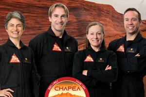 Anka Selariu, Ross Brockwell, Kelly Haston, y Nathan Jones permanecieron en confinamiento durante un año.