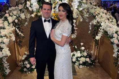 Anna Paulina Luna y su esposo se enamoraron mientras ella estaba en la Fuerza Aérea