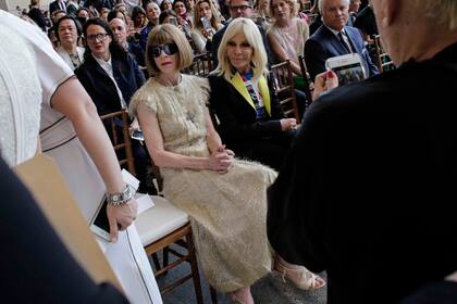 Anna Wintour, editora de Vogue Estados Unidos y Donatella Versace en la presentación a la prensa