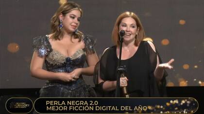 Anna y su mamá Andrea del Boca en la entrega de los premios Martín Fierro por la serie que protagonizaron