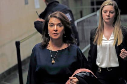 Annabella Sciorra se retira tras declarar en el juicio contra Harvey Weinstein