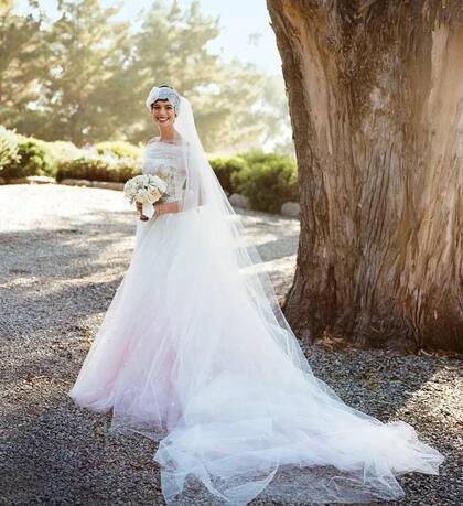 Anne Hathaway en 2012 en su boda con el actor y productor estadounidense, Adam Shulman