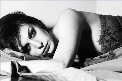 Anne Hathaway y su belleza símil Audrey Hepburn