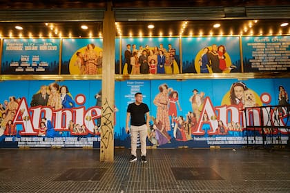 Annie, con tres actores famosos, una niña y un perro protagonizan este tanque de la avenida Corrientes