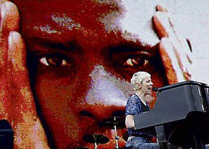 Annie Lennox, con los acordes de "Why?", uno de sus muchos éxitos como solista