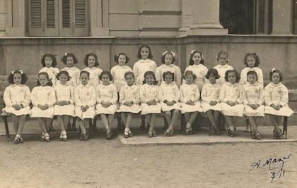 Año 1941. Niñas de Primer Grado Superior (hoy 2° grado). El colegio funcionó allí desde 1915 hasta 1982.