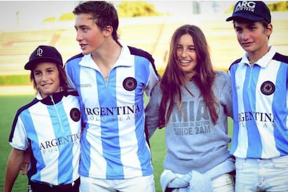 La relación entre los primos siempre fue buena: en la imagen de 2016, Poroto, Barto, Mía y Jeta