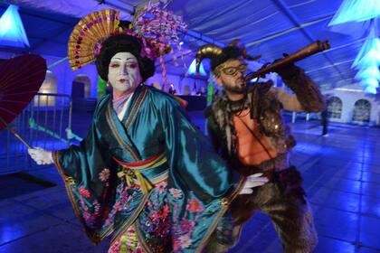 Anoche, a las 22, la fiesta recién empezaba a tomar color con mucha producción