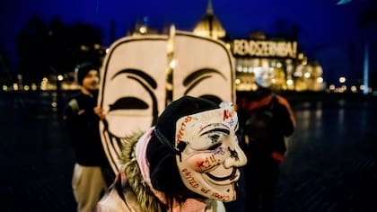 Anoche hubo una protesta anti-establishment convocada por Anonymous, en Budapest, Hungría