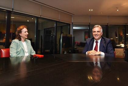 Anoche Mondino se reunió con el gobernador cordobés Llaryora.