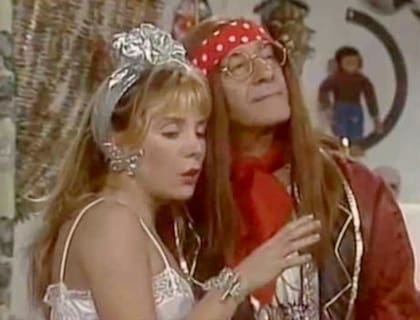 Años 80. No toca botón. El humor picaresco era el núcleo de Alberto Olmedo. “Si vos querés cuestionar hoy en día con la vara actual es otro cantar, es una injusticia contra la obra”, analiza Adrián Lakerman.