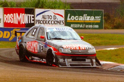 Años 90. El “Flaco” Traverso ganó su último título con este Peugeot 405; una época en la que llegaron nuevos modelos como este, los Ford Escort, Volkswagen Gol y otros