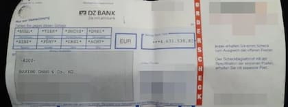 Anouar encontró un cheque por millones de dólares y contactó a su dueño.