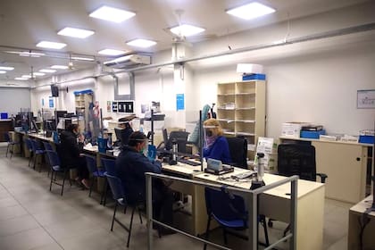 En la administración pública y en algunos servicios, las medidas de cuidado y de distanciamiento determinaron caídas fuertes de la actividad que aún persisten