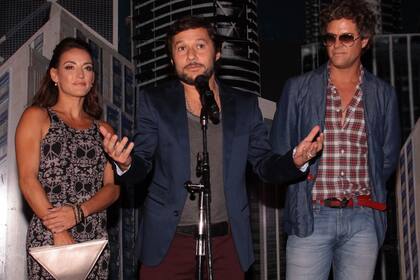 Ansiosos por el debut. El trío protagonista hablando con la prensa durante la presentación del programa la semana pasada.