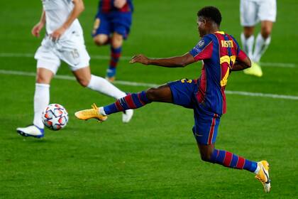 Al igual que Pedri, otro menor de edad como Ansu Fati convirtió un gol en el partido de Champions League contra Ferencvaros. Por eso, en España hablan de "baby Barça".