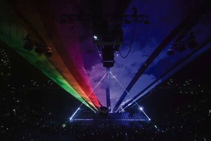 Ante 17.000 personas, el músico desplegó un arsenal poderoso de sonidos y visuales que complementan sus viejas y nuevas canciones