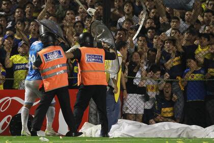 Ante Boca, fue expulsado y le hizo gestos a la hinchada