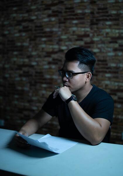 Ante cualquier pensamiento o emoción, es importante reflexionar sin juzgarse (Imagen ilustrativa)