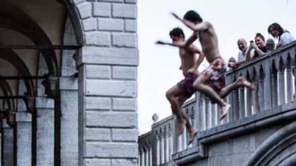 Ante el calor, un chapuzón en los canales venecianos