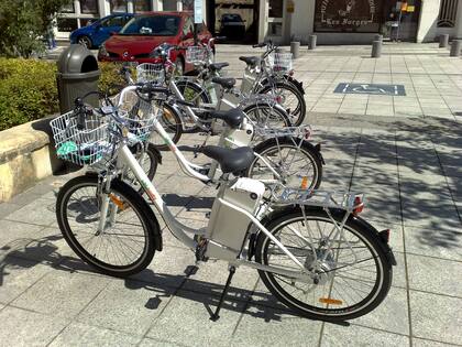 Ante el creciente uso de vehículos eléctricos, sean bicicletas adaptadas o pequeñas motos, un proyecto de ley planea regular su uso y circulación en la provincia de Buenos Aires