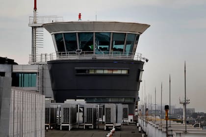 Ante la consulta si esto implicará la llegada de aviones de mayor porte, el funcionario del Orsna explicó: “El aeropuerto, básicamente, seguirá operando con aeronaves de mediano porte, pero la pista está preparada para recibir aeronaves de gran porte”.