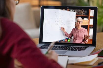 Ante las condiciones climáticas que atraviesa el área de Chicago, muchos alumnos tendrán clases virtuales este miércoles (Freepik)