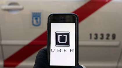 Ante las regulaciones que buscan poner límites a la plataforma móvil ante la presión de los taxis, Uber también busca apoyo entre los choferes de su servicio