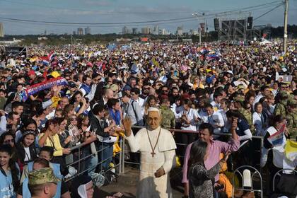 Ante más de un millón de personas, el Papa dio su última misa de la gira por Ecuador, Bolivia y Paraguay