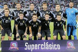 Las pruebas de Scaloni: nunca repitió un equipo y cómo formará esta noche