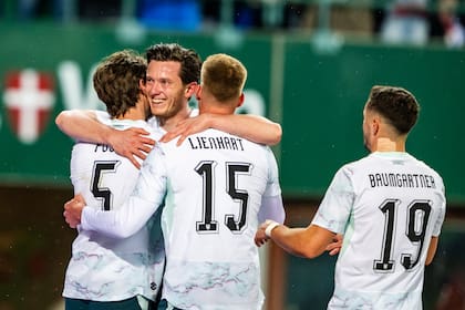 Ante su público, Austria goleó 5-1 a Ghana, que también estará en el Mundial.